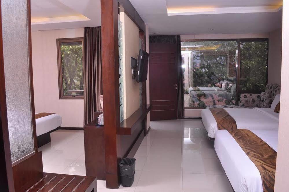 โรงแรมสการ์เล็ต ดาโก บันดุง ภายนอก รูปภาพ